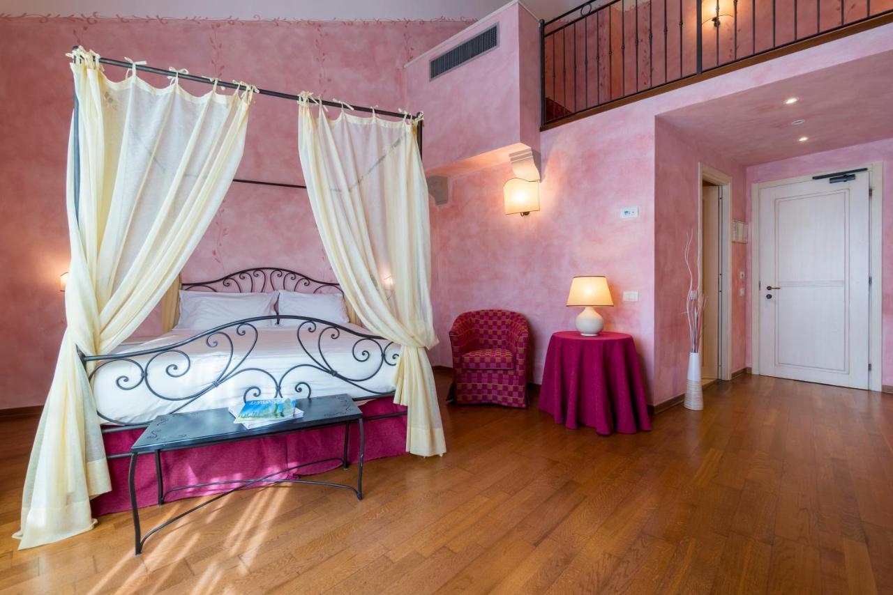 Hotel Borgo Di Cortefreda - Place Of Charme Tavarnelle Val di Pesa Екстер'єр фото